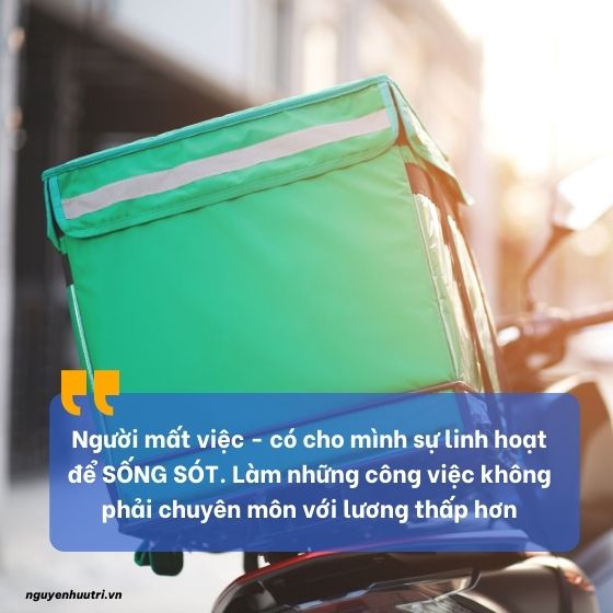 Dù có phải làm công việc vị thế thấp hơn, đừng nản lòng trong đợt suy thoái này nhé!